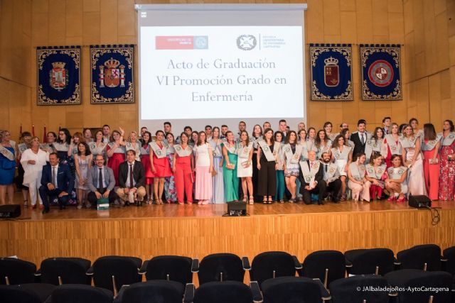 Imposición de becas a 53 alumnos de la VI Promoción Escuela Universitaria Enfermería - 1, Foto 1