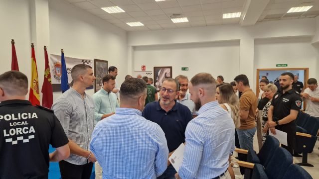 El PSOE de Lorca celebra la incorporación de diez nuevos agentes de policía, un proceso que comenzó durante el mandato del anterior alcalde, Diego José Mateos - 1, Foto 1