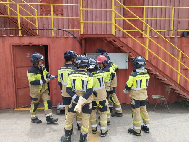 Bomberos amplían su formación ante actuaciones que supongan un riesgo eléctrico - 1, Foto 1