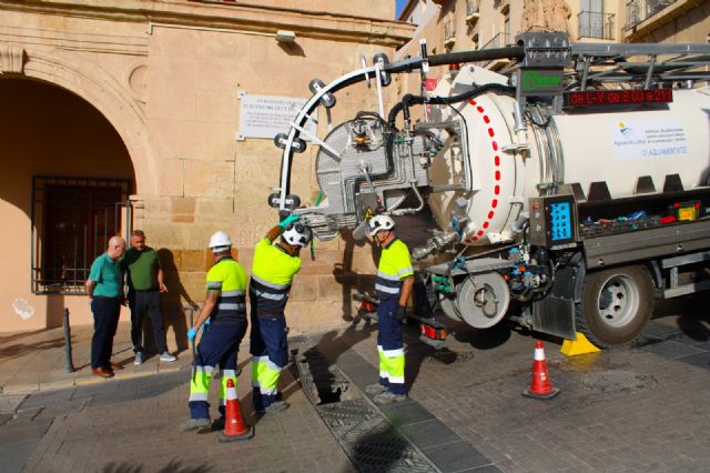 El Ayuntamiento de Lorca adelanta la limpieza de imbornales ante la posible llegada de lluvias - 2, Foto 2