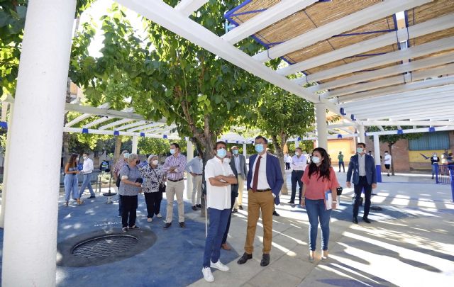 El barrio de La Paz estrena una renovada pérgola de 375 m2 y un huerto escolar urbano en la calle Río Mundo - 1, Foto 1