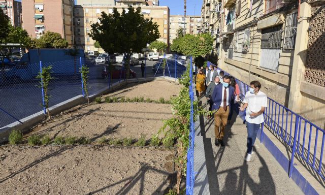 El barrio de La Paz estrena una renovada pérgola de 375 m2 y un huerto escolar urbano en la calle Río Mundo - 2, Foto 2