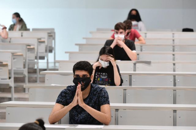 Comienzan los exámenes de la EBAU para 1.350 estudiantes de la Región de Murcia - 2, Foto 2