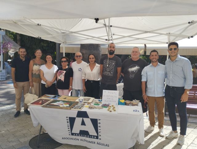 La asociación Alzheimer Águilas instala una mesa informativa en la Glorieta - 1, Foto 1