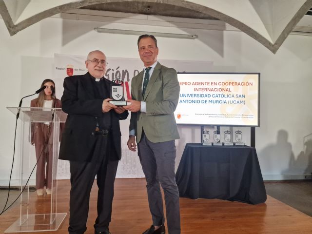 Premio a la UCAM por su cooperación internacional y acción humanitaria Premio a la UCAM por su cooperación internacional y acción humanitaria
