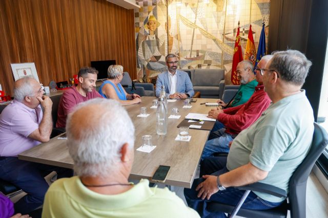 Lucas recibe a la familia de Alcantarilla afectada por una orden de desahucio de su vivienda Lucas recibe a la familia de Alcantarilla afectada por una orden de desahucio de su vivienda