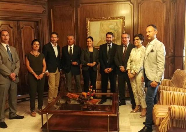 Murcia Seniors Club se reúne con la presidenta del Parlamento autonómico y analizan las vías de participación ciudadana en la institución - 1, Foto 1