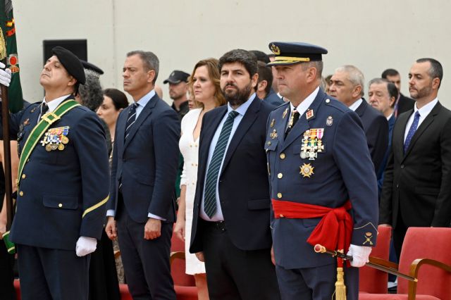 López Miras pone en valor el compromiso de los ciudadanos con España y su bandera - 3, Foto 3