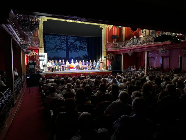 Multitudinaria ovación a la Virgen del Carmen de San Sebastián de Garabandal en el Teatro Infanta Isabel de Madrid - 2, Foto 2