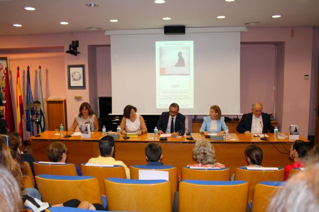 La UMU homenajea al que fuera archivero municipal de Lorca con la presentación de un libro con sus obras teatrales - 5, Foto 5