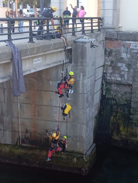 Bomberos del SEIS se forman en rescates verticales de alta complejidad - 1, Foto 1