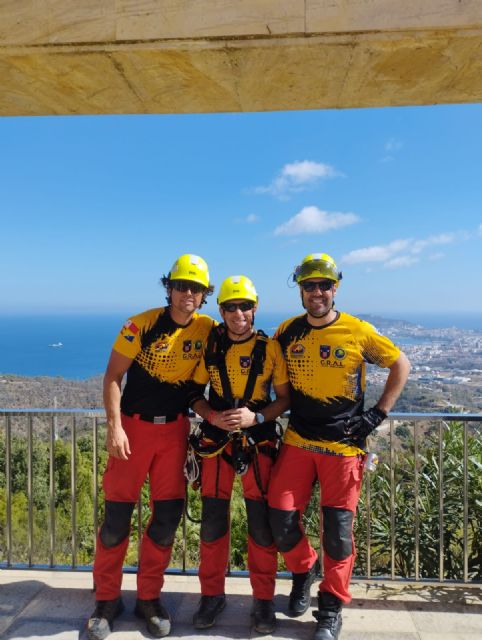 Bomberos del SEIS se forman en rescates verticales de alta complejidad - 2, Foto 2