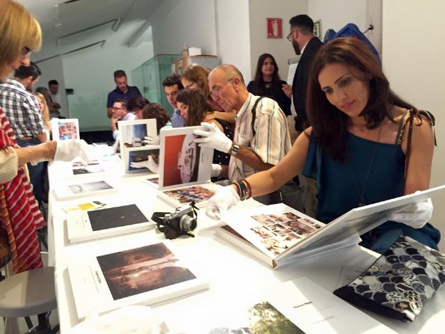 El Muram de Cartagena clausura la exposición ´Con Genio´ con un taller infantil y un encuentro con los 25 fotógrafos participantes - 1, Foto 1