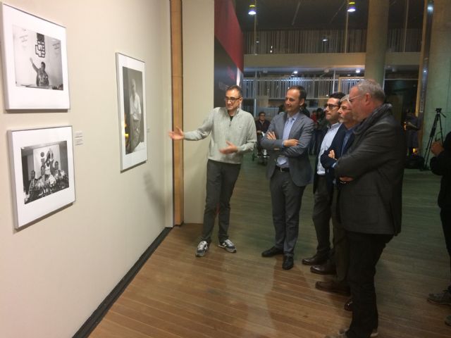 El consejero Celdrán inaugura la exposición con una selección de las imágenes de Tito Bernal - 1, Foto 1