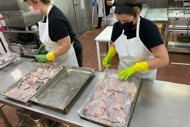 Los catorce alumnos del curso básico de dependiente de pescadería de la ADLE finalizan su formación - 1, Foto 1