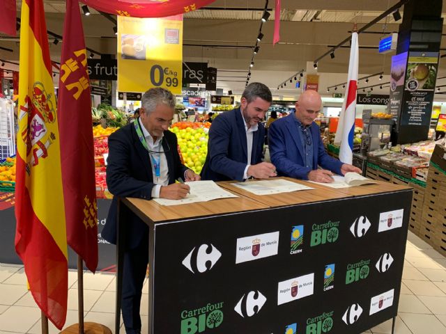 La Comunidad suscribe un convenio con Carrefour y el Caerm para promocionar productos ecológicos de la Región de Murcia - 1, Foto 1