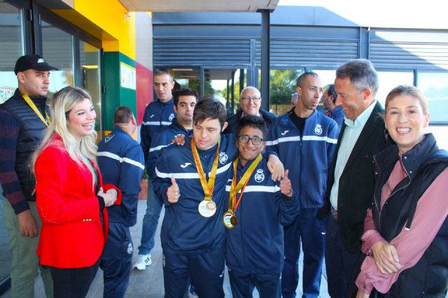 Fulgencio Gil felicita al equipo deportivo de Apandis tras proclamarse Campeones de España de Fútbol Sala - 3, Foto 3