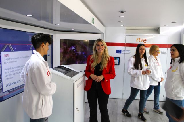 La campaña itinerante Generación D llega a Lorca para ayudar a los ciudadanos a mejorar sus habilidades digitales - 1, Foto 1