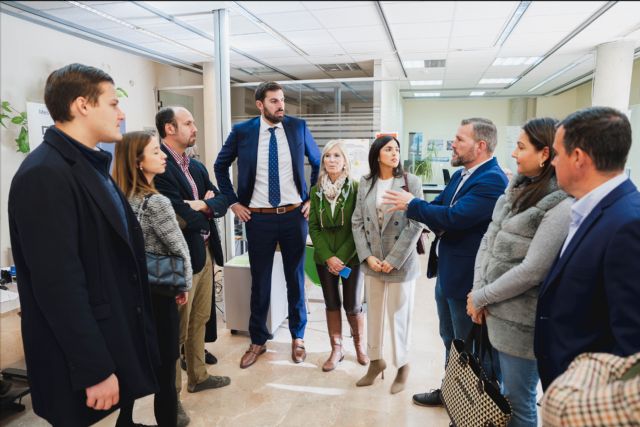 La Comunidad implantará un nuevo canal de atención a la ciudadanía por videollamada y el servicio de atención preferente a Personas Mayores - 1, Foto 1