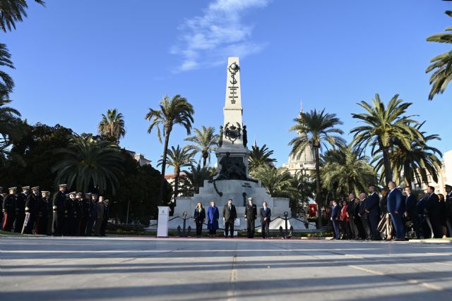 López Miras destaca que somos herederos de una historia de coraje y determinación cuando se cumple un siglo del monumento a los Héroes de Cavite y Santiago de Cuba - 1, Foto 1