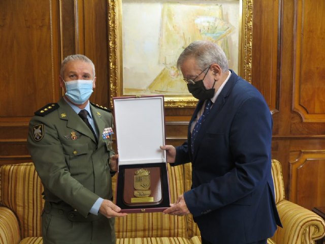 El presidente de la Asamblea recibe al coronel de la BRIPAC en su despedida en el cargo - 1, Foto 1