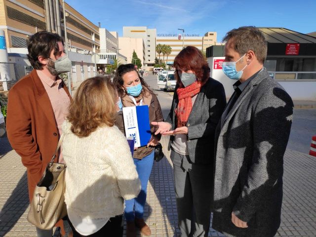 Podemos y el Sindicato de Técnicos de Enfermería se oponen a los recortes en sanidad de López Miras y reclaman más personal y medios - 1, Foto 1