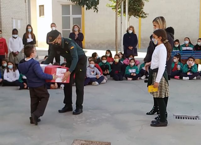 La Guardia Civil de Murcia culmina la campaña en beneficio de los afectados por el volcán de La Palma, con la recogida de 15.000 regalos solidarios - 5, Foto 5