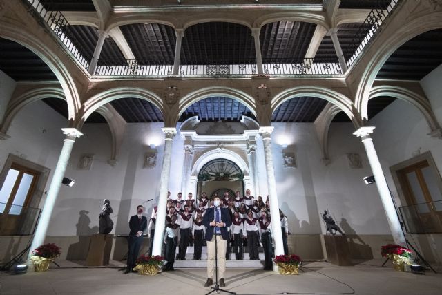 López Mirasinaugura el belén de San Esteban y destaca el mensaje de amor, libertad, verdad y perdón que trae la Navidad - 1, Foto 1