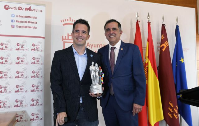 Serrano entrega el galardón Murciano del Año al tenista Kike Siscar, campeón de España y subcampeón del Mundo en silla de ruedas - 2, Foto 2