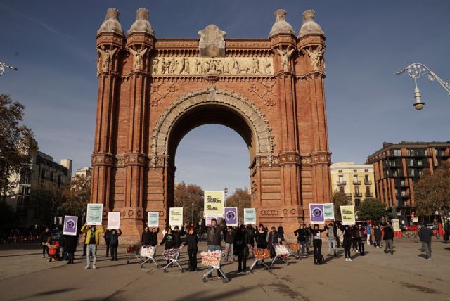 El Observatorio de Bienestar Animal exige en Barcelona el fin de las ´Granjas del Terror´ - 1, Foto 1