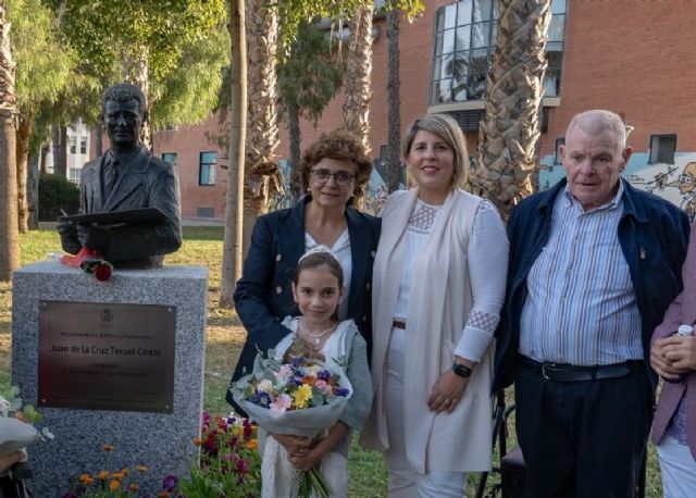 La alcaldesa define como patrimonio emocional de los cartageneros la obra del escultor Manuel Ardil, fallecido esta madrugada - 1, Foto 1