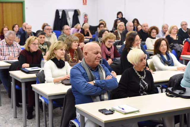 El pintor Pedro Cano ofreció una conferencia a los estudiantes del Aula Sénior de la UMU - 1, Foto 1