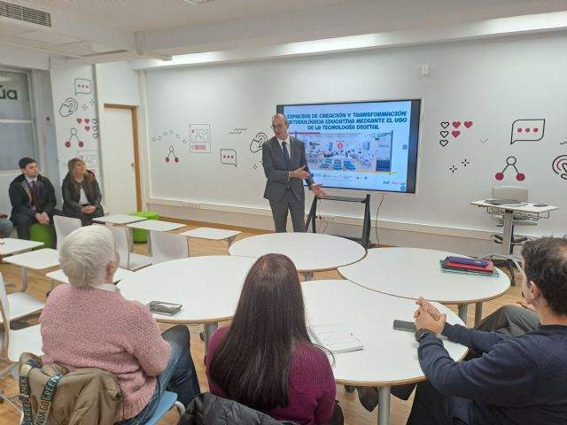 Educación atribuye a los directores de los centros el éxito en la implantación de la prohibición de los móviles en las aulas - 2, Foto 2