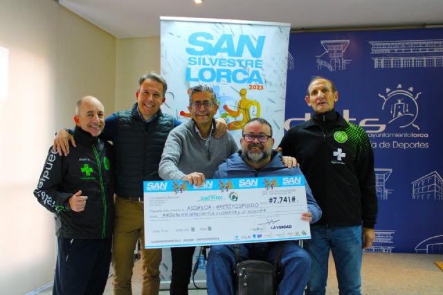 Asdifilor recibe los 7.741 euros recaudados en la San Silvestre 'Ciudad de Lorca' celebrada el pasado 31 de diciembre - 1, Foto 1