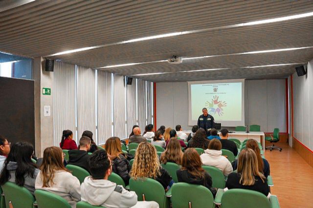 Comienzan los talleres del plan municipal de prevención de conductas suicidas, con más de 200 jóvenes en su primera jornada - 4, Foto 4