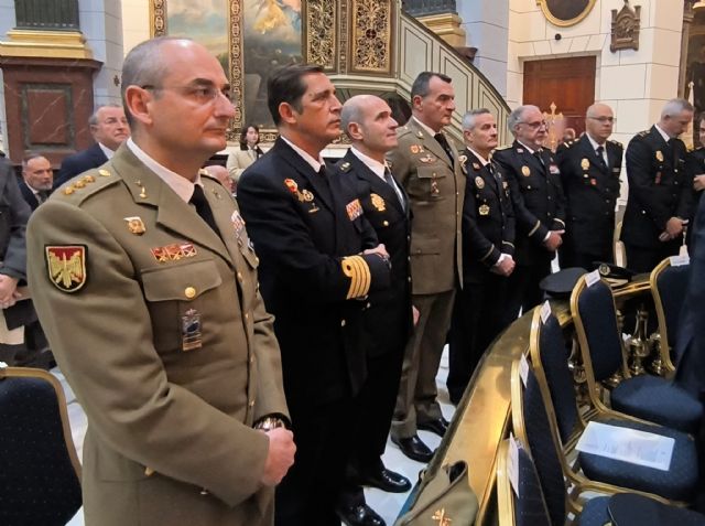 El Jefe Superior de Policía entregó su Bastón de Mando a la Virgen de la Caridad - 2, Foto 2