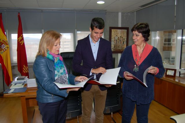 La consejera de Educación y Universidades recibe al atleta paralímpico Lorenzo Albaladejo - 1, Foto 1