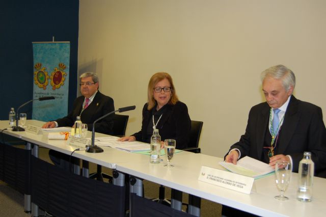 La consejera de Educación inaugura las actividades del curso de la Academia de Veterinaria - 1, Foto 1