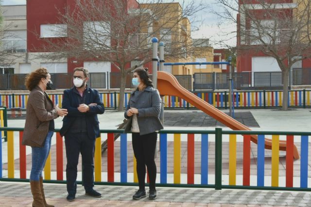 El alcalde de Lorca visita los trabajos de renovación de los parques de Los Jopos y la Plaza Antonio Pérez Valverde en la pedanía de La Escucha - 1, Foto 1