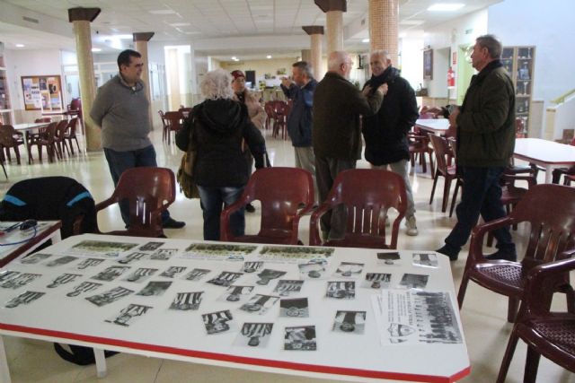 La Asociación de Veteranos del F.C.Cartagena visita los centros de mayores de Urbanización Mediterráneo y Barrio Peral - 1, Foto 1