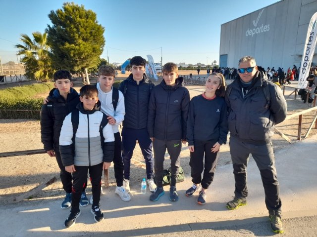 El equipo infantil femenino del IES Juan de la Cierva se alza con el tercer cajón del pódium en la Final Regional de Campo a Través de Deporte Escolar, Foto 3