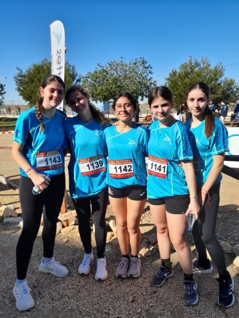 El equipo infantil femenino del IES Juan de la Cierva se alza con el tercer cajón del pódium en la Final Regional de Campo a Través de Deporte Escolar, Foto 5