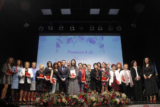 El Ayuntamiento de Lorquí reconoce la labor de las peluqueras en los Premios 8 de Marzo - 1, Foto 1