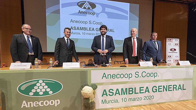 López Miras anuncia 72 millones de euros para inversiones tecnológicas y de eficiencia en 95 organizaciones de productores de frutas y hortalizas - 1, Foto 1