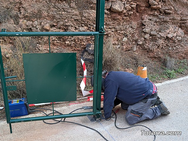 Vecinos de Totana se movilizan contra la colocación de puertas en los accesos al Trasvase Tajo-Segura, Foto 1