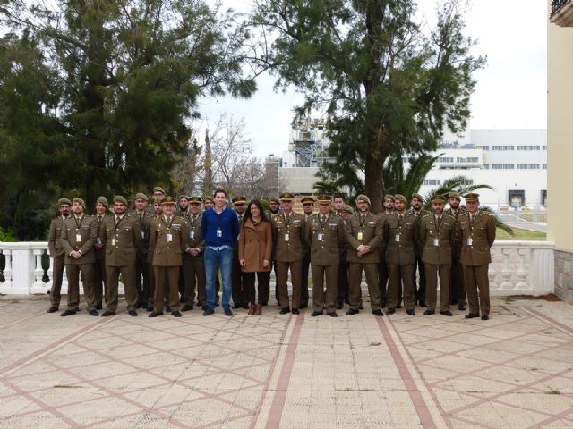 Los militares del Regimiento de Artillería Antiaérea 73 conocen el valor de los plásticos en su visita a SABIC - 1, Foto 1