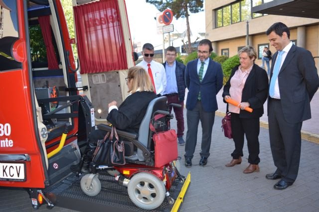 La Comunidad lanza un paquete de ayudas para facilitar el acceso al transporte público     y la movilidad a personas con discapacidad - 1, Foto 1