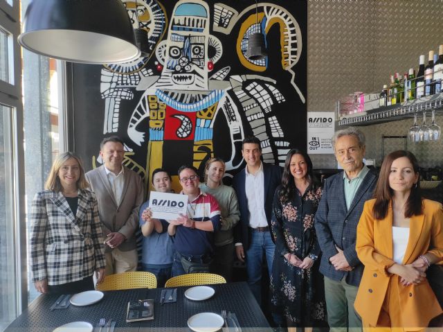 Artistas de ASSIDO decoran el restaurante de la Fundación Pedro Cano - 1, Foto 1