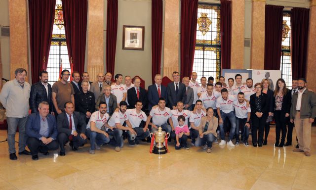 Ballesta a los jugadores de ElPozo: Habéis llevado el nombre de la ciudad de Murcia a lo más alto - 1, Foto 1