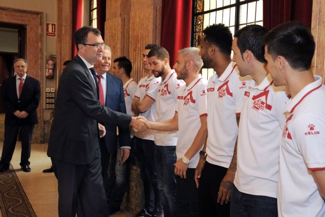 Ballesta a los jugadores de ElPozo: Habéis llevado el nombre de la ciudad de Murcia a lo más alto - 2, Foto 2